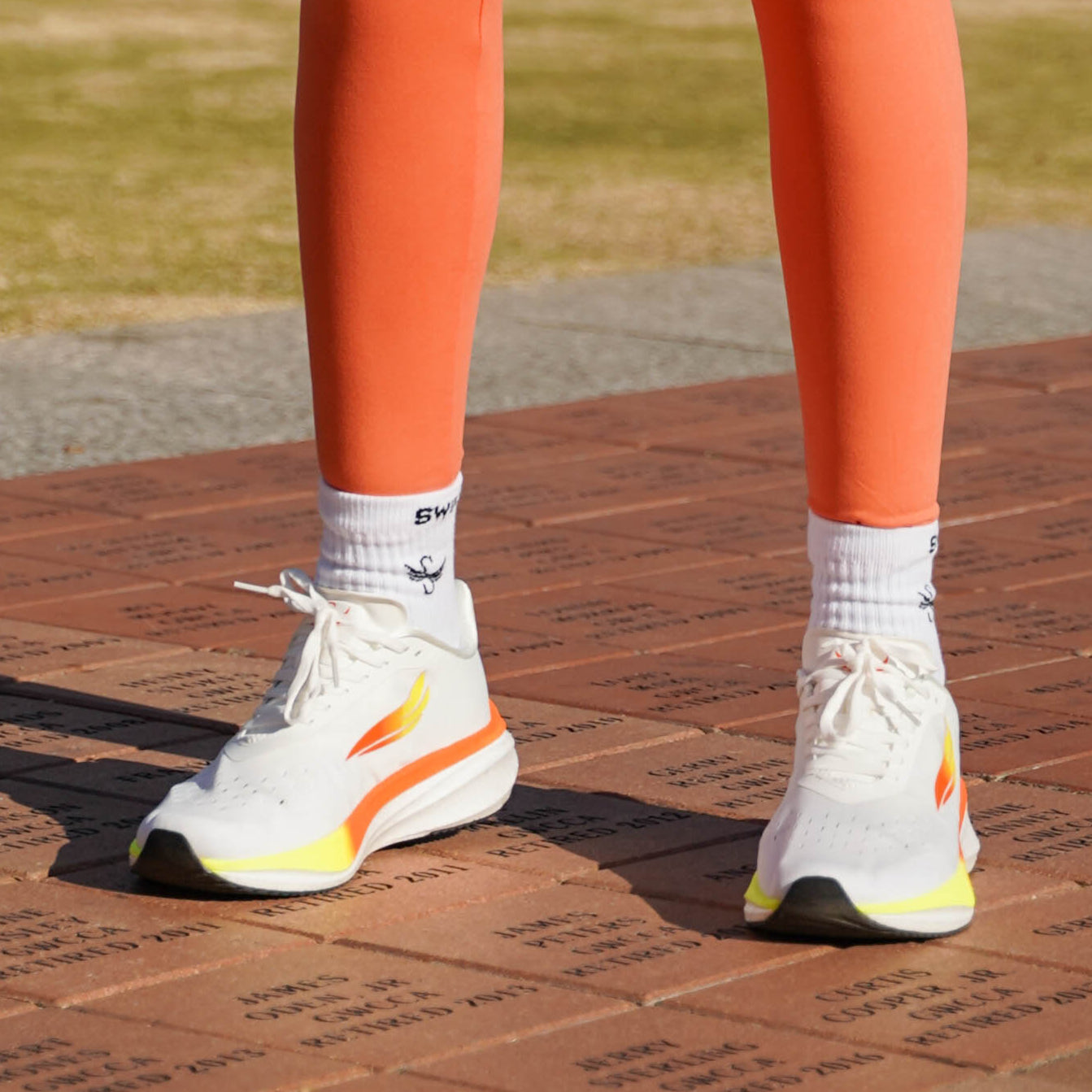 APUS Women - White