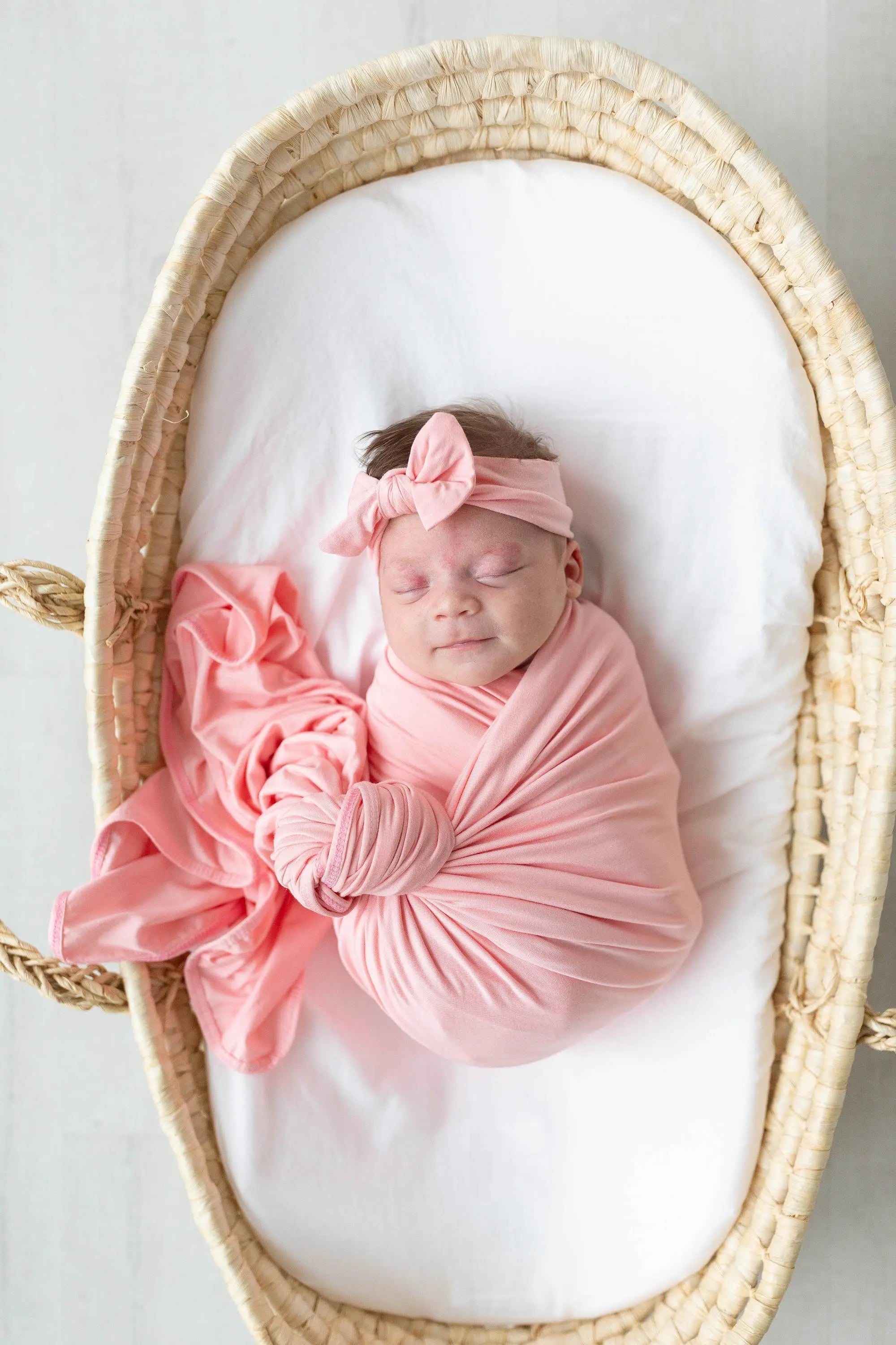 Baby Girl Swaddle Set - Newborn blanket, bow and hat - Pink