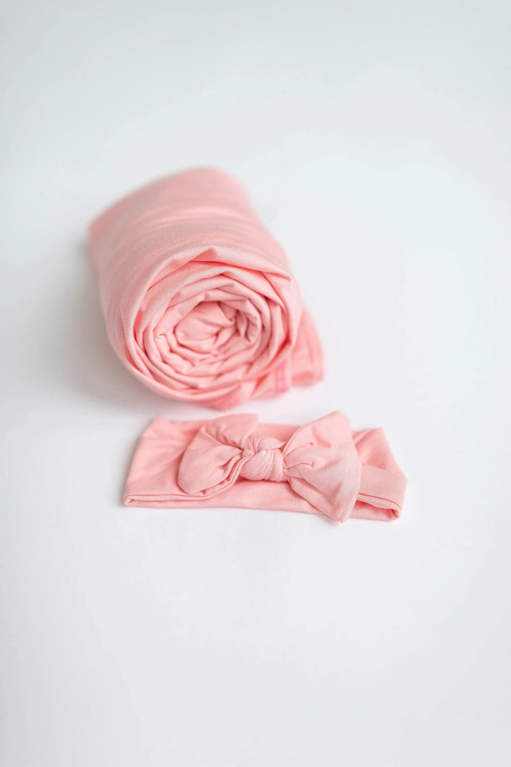 Baby Girl Swaddle Set - Newborn blanket, bow and hat - Pink