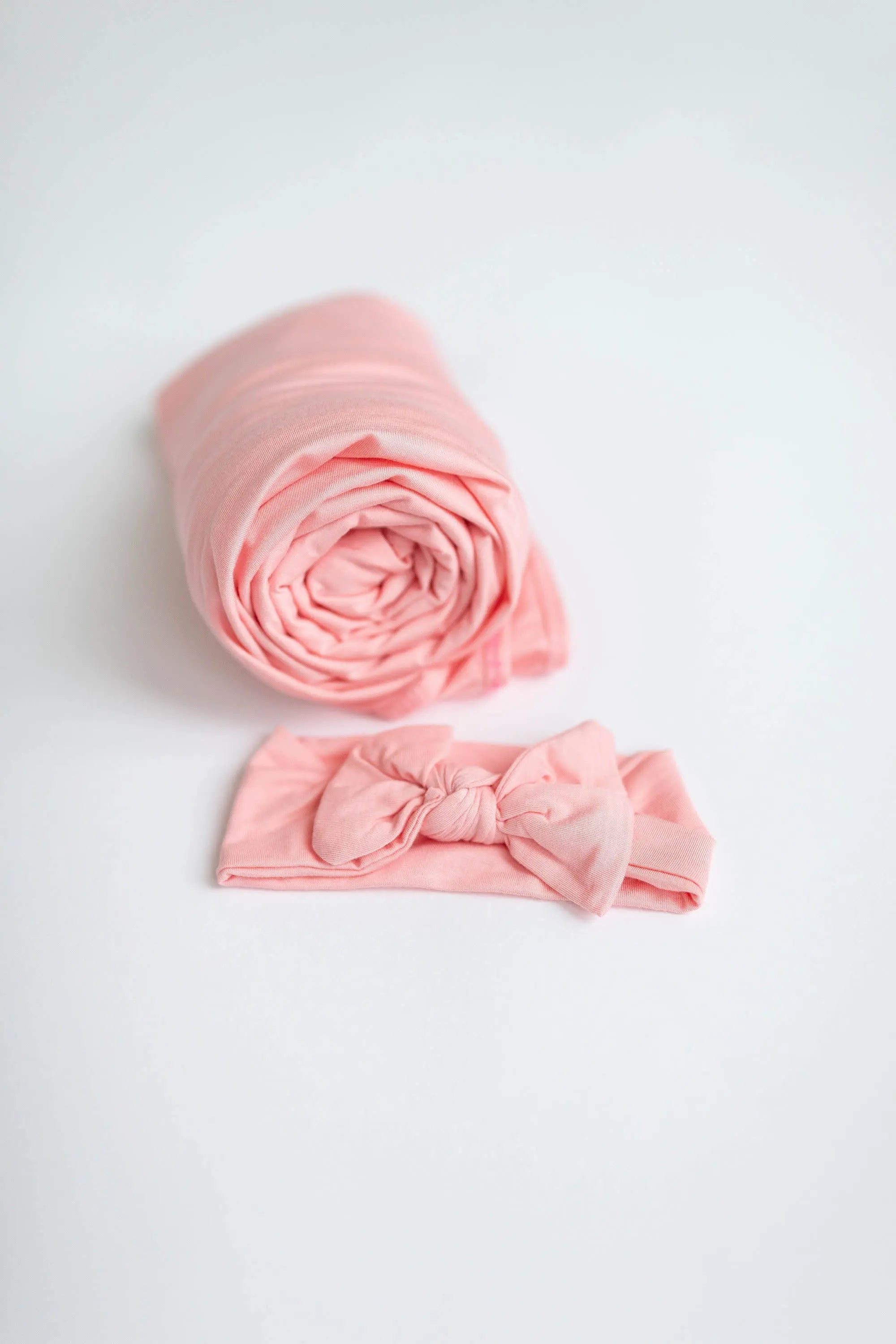 Baby Girl Swaddle Set - Newborn blanket, bow and hat - Pink