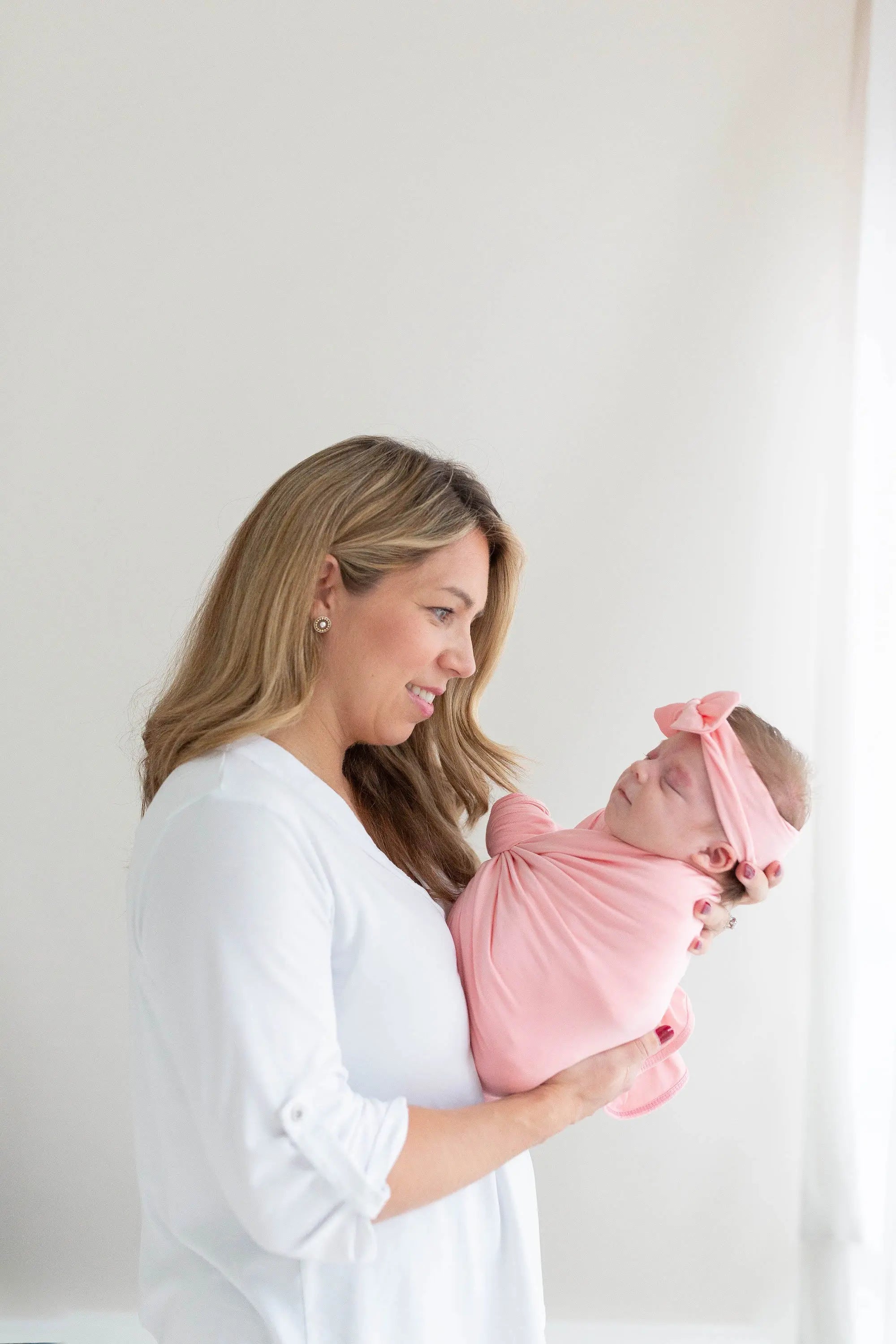 Baby Girl Swaddle Set - Newborn blanket, bow and hat - Pink