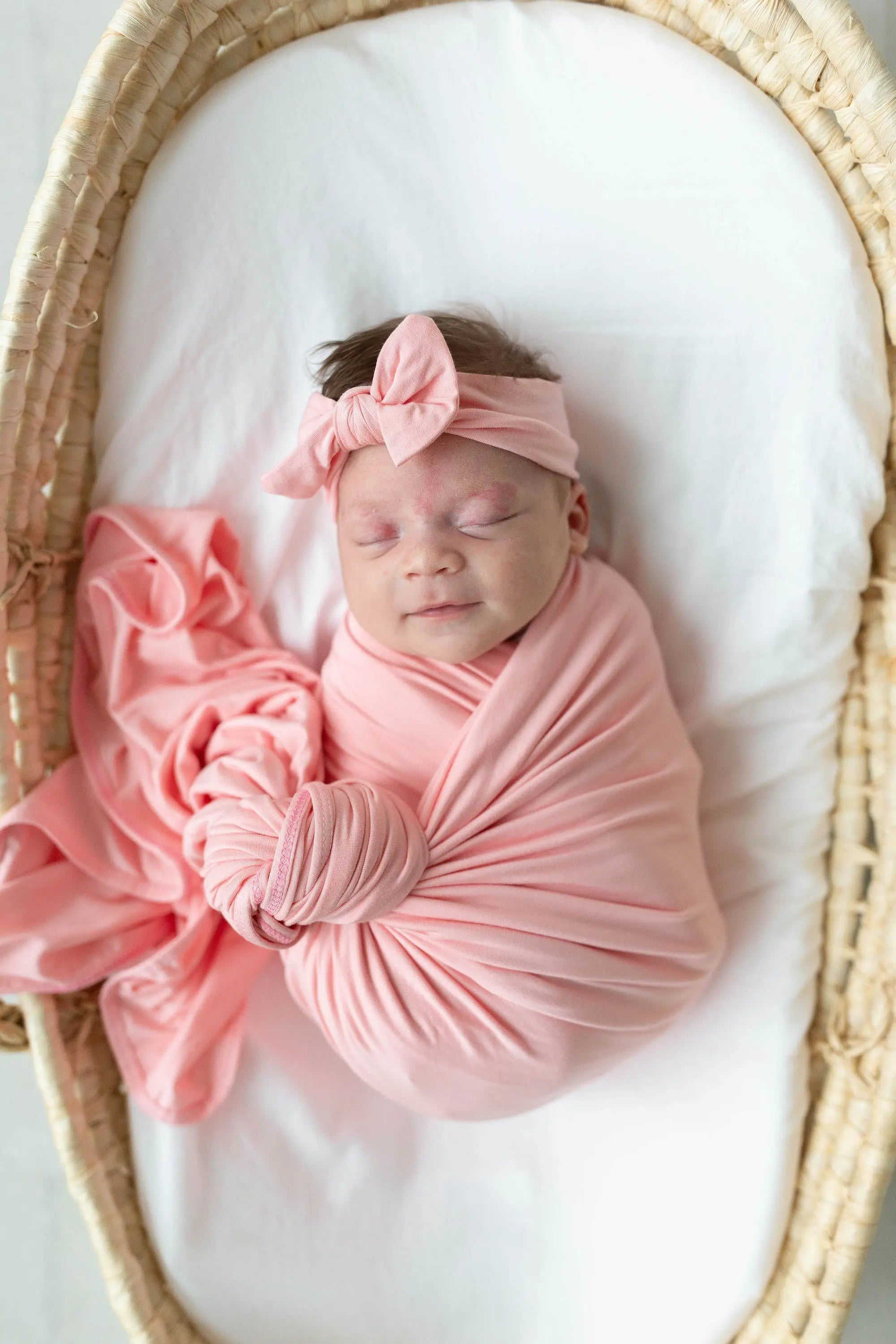 Baby Girl Swaddle Set - Newborn blanket, bow and hat - Pink