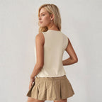 Fashionable Short Crop-top T-shirt With A Midriff-baring Design