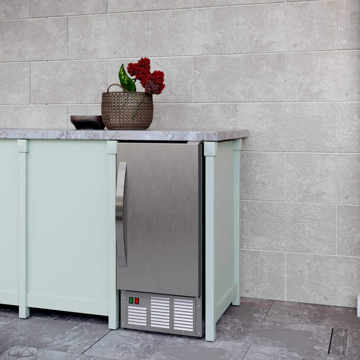 Edgestar 15-Inch Outdoor Undercounter Ice Maker [OIM450SS] (SAK84720)