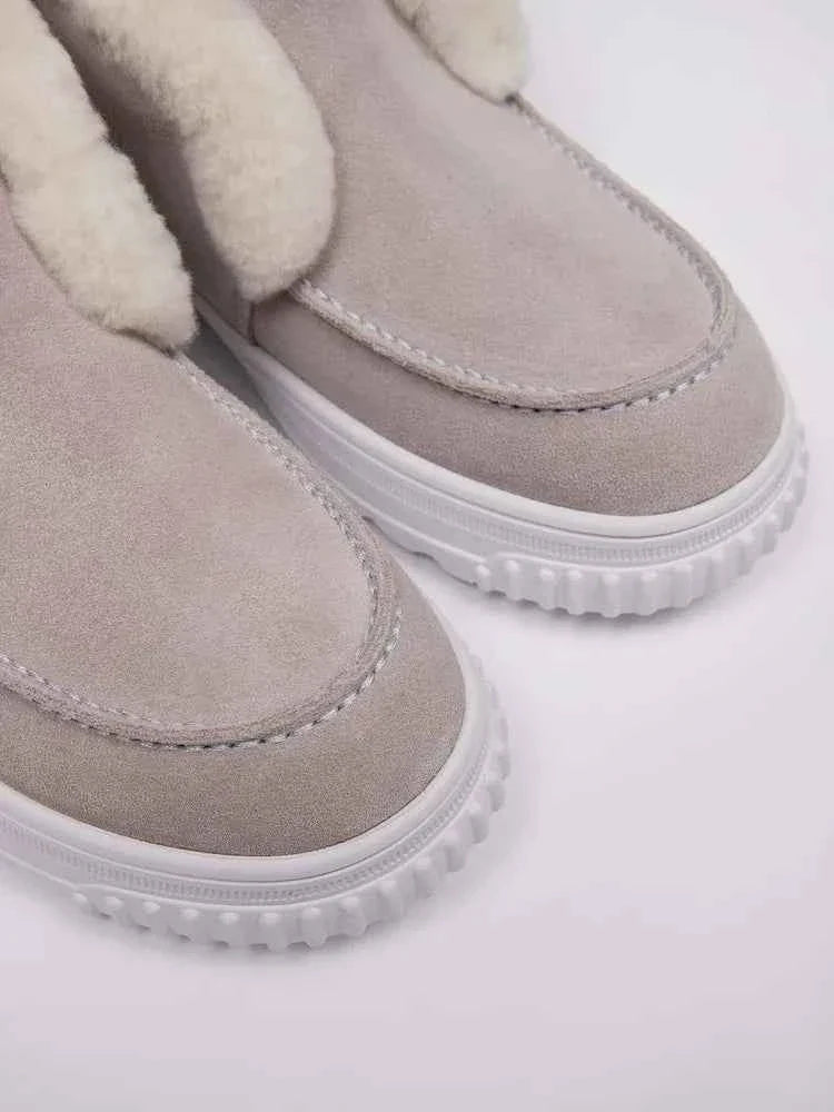 Ana Sneakers: Comfort and Style perfected.