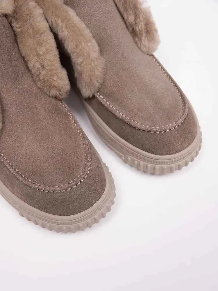 Ana Sneakers: Comfort and Style perfected.